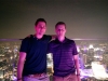 Gerrit und ich auf der Rooftop-Bar "One Altitude"